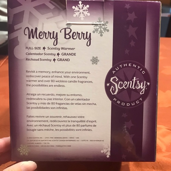 NWT Full size Scentsy Tart Warmer in a Christmas pattern. Box and bulb included. - Picture 11 of 12